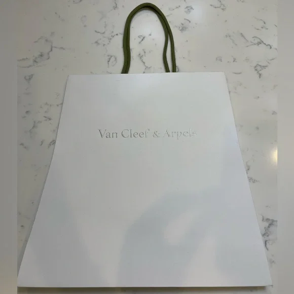 ⭐️Van Cleef & Arpels medium paper bag - Picture 3 of 3